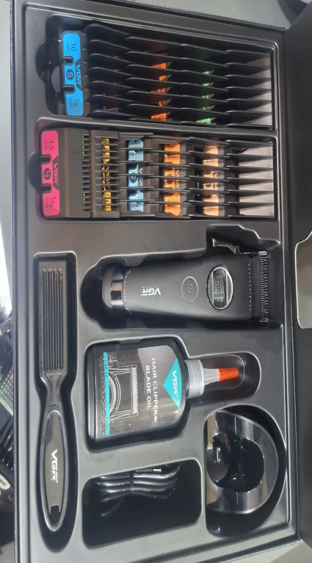 ماشین اصلاح وی جی آر مدل VGR-V880C با تیغه سرامیک